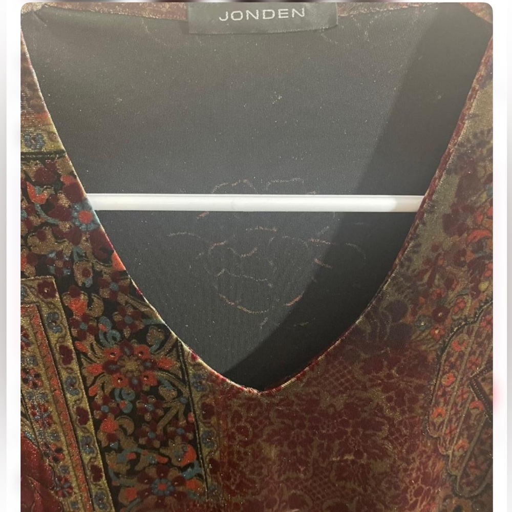 Jonden Colorful V-Neck Blouse - Picture 4 of 4